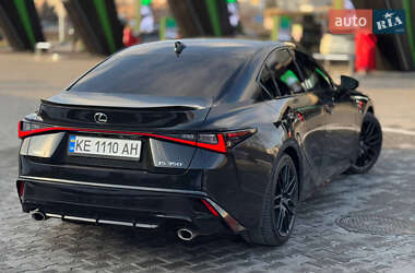 Седан Lexus IS 2021 в 