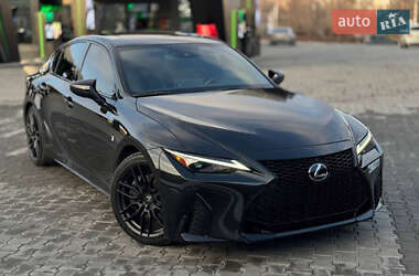 Седан Lexus IS 2021 в 