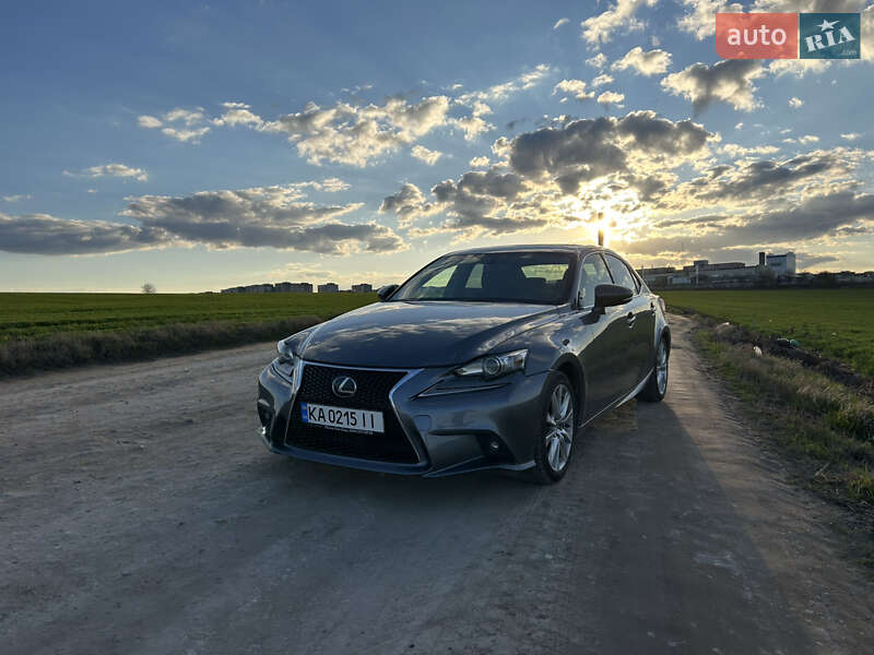 Седан Lexus IS 2014 в 