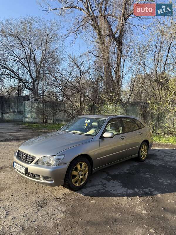 Lexus IS 2003