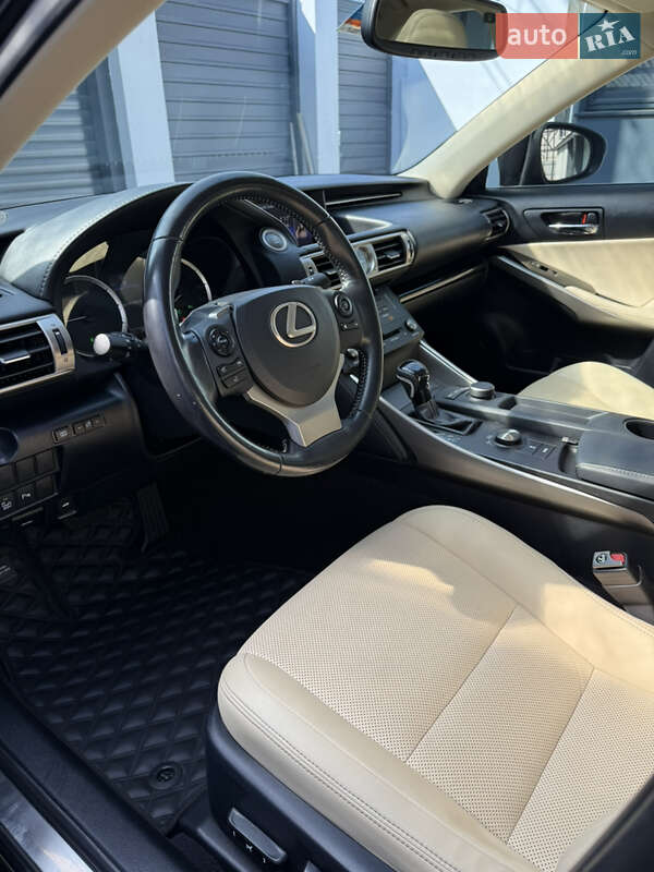 Седан Lexus IS 2016 в Одессе