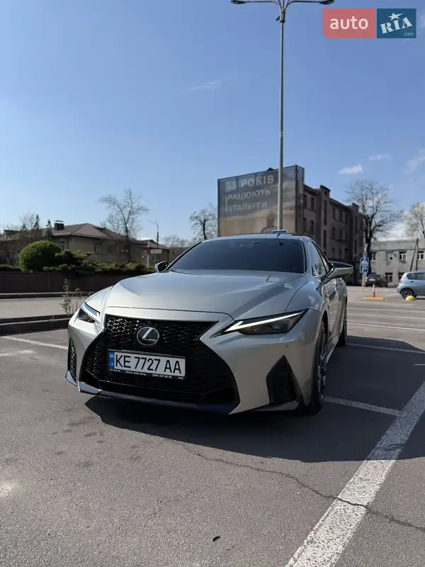 Lexus IS 2023