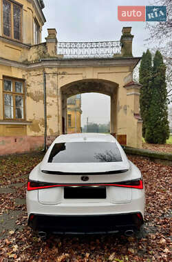 Седан Lexus IS 2022 в 