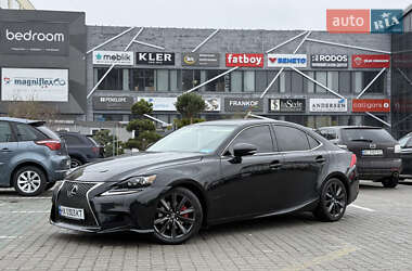 Седан Lexus IS 2015 в 