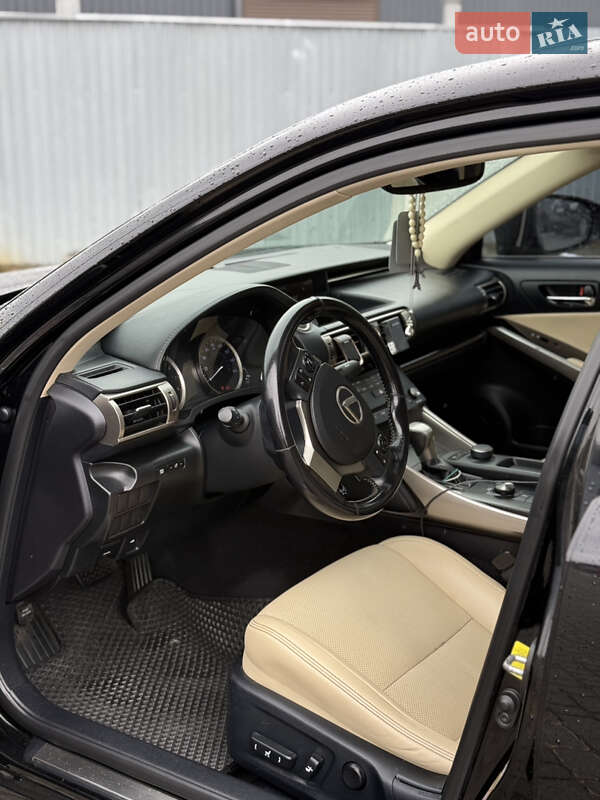 Седан Lexus IS 2015 в Львові фото 9 Седан Lexus IS 2015 в Львові