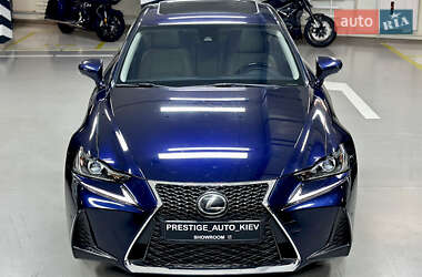Седан Lexus IS 2017 в 