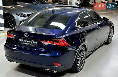 Седан Lexus IS 2017 в 