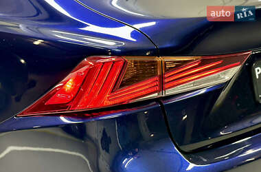 Седан Lexus IS 2017 в 