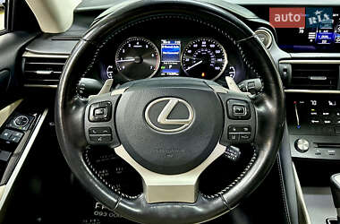 Седан Lexus IS 2017 в 