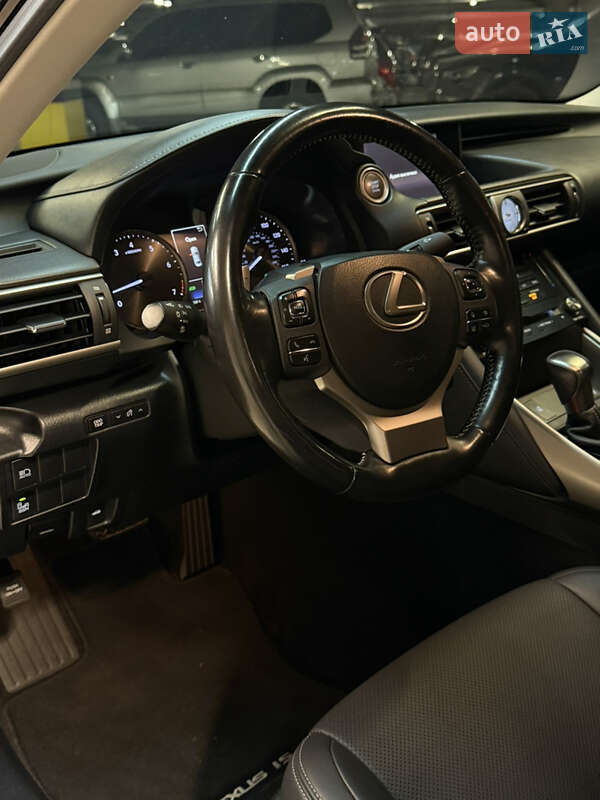 Седан Lexus IS 2016 в Днепре