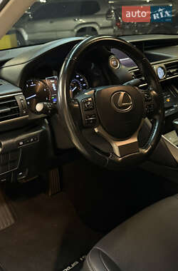 Седан Lexus IS 2016 в 