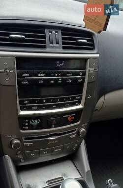Седан Lexus IS 2009 в 