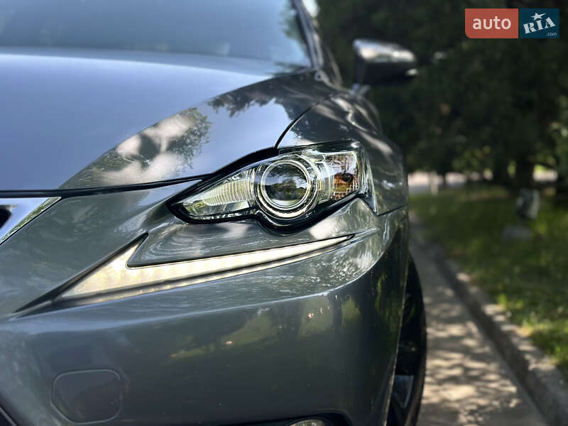 Седан Lexus IS 2016 в Дніпрі