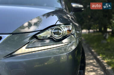 Седан Lexus IS 2016 в 