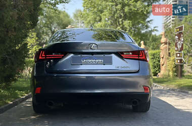 Седан Lexus IS 2016 в 
