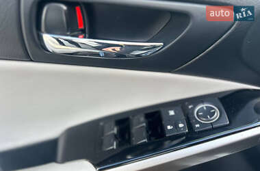Седан Lexus IS 2014 в 