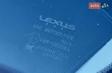 Седан Lexus IS 2017 в 