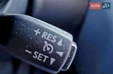 Седан Lexus IS 2017 в 