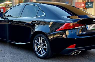 Седан Lexus IS 2017 в 