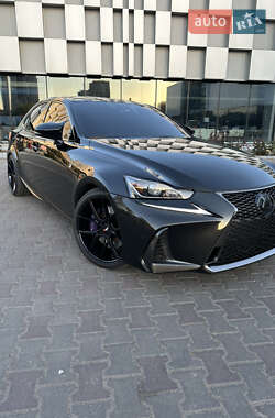 Седан Lexus IS 2019 в 