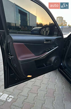Седан Lexus IS 2019 в 