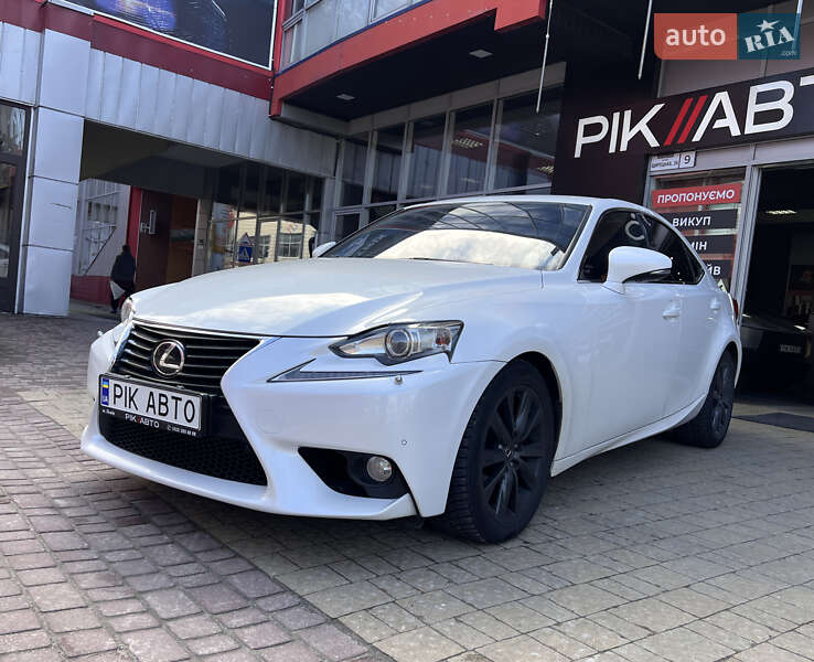 Седан Lexus IS 2013 в Львове