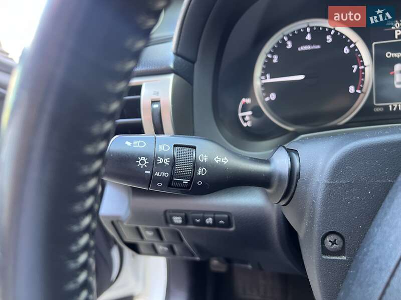 Седан Lexus IS 2013 в Львове