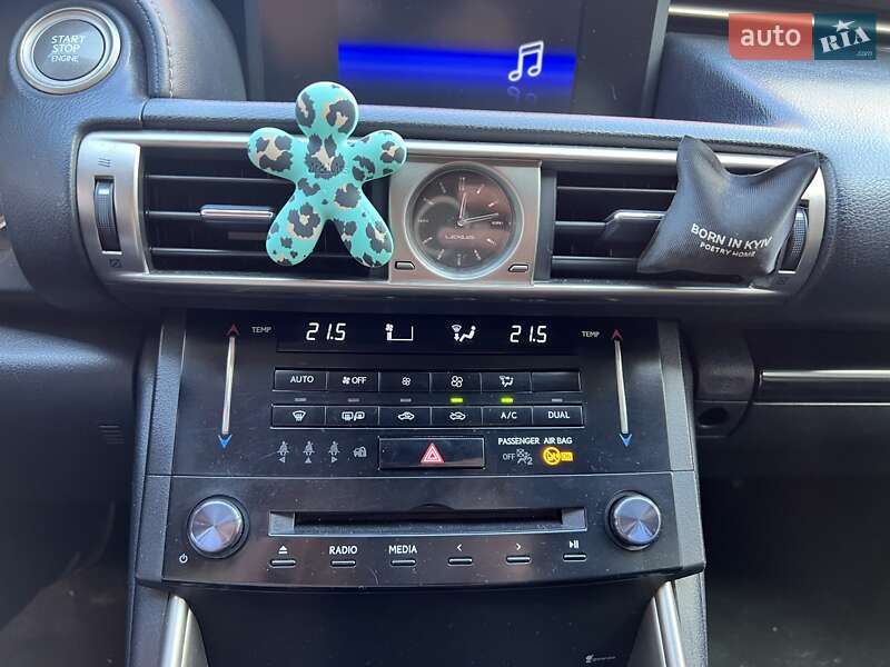 Седан Lexus IS 2013 в Львове