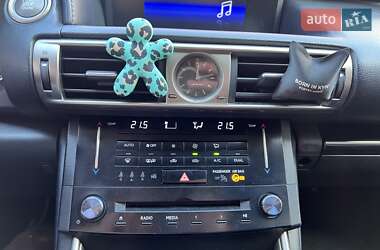 Седан Lexus IS 2013 в 