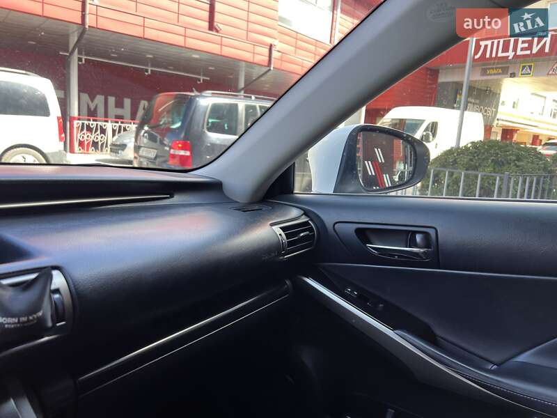 Седан Lexus IS 2013 в Львове