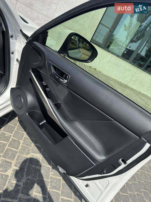Седан Lexus IS 2016 в Дніпрі