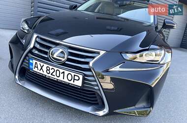 Седан Lexus IS 2017 в 