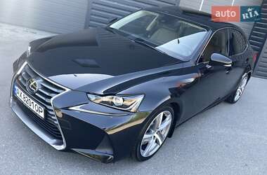 Седан Lexus IS 2017 в 
