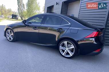 Седан Lexus IS 2017 в 