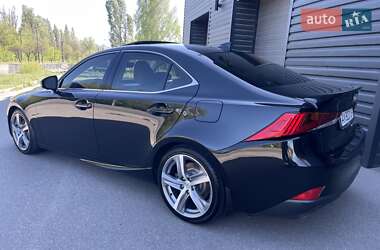 Седан Lexus IS 2017 в 