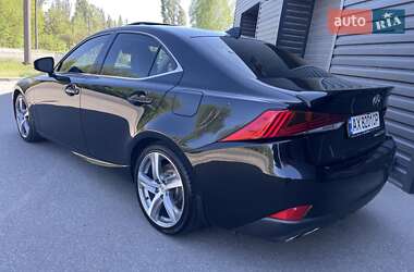 Седан Lexus IS 2017 в 