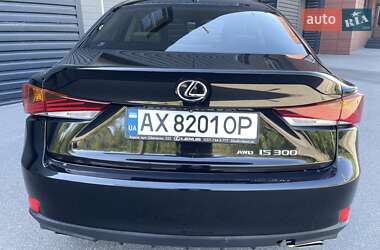 Седан Lexus IS 2017 в 