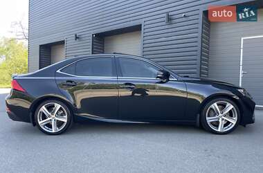 Седан Lexus IS 2017 в 
