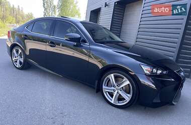 Седан Lexus IS 2017 в 