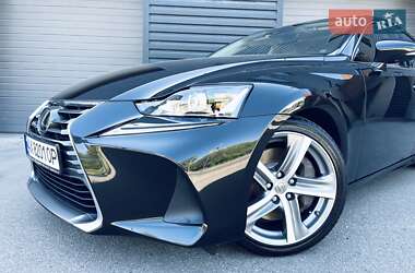 Седан Lexus IS 2017 в 