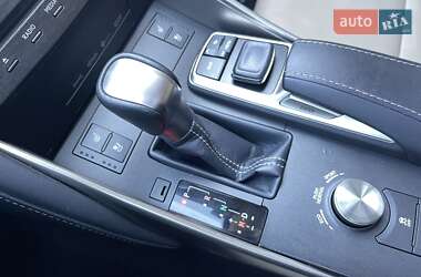 Седан Lexus IS 2017 в 