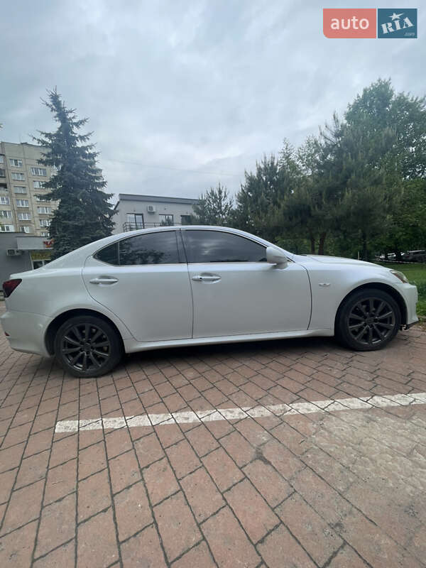 Седан Lexus IS 2006 в Львові