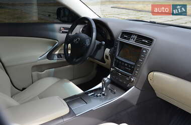 Седан Lexus IS 2010 в 