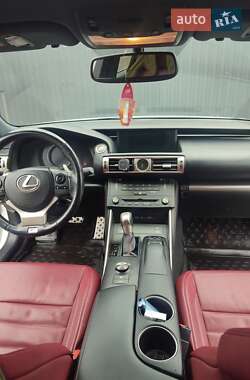 Седан Lexus IS 2016 в 