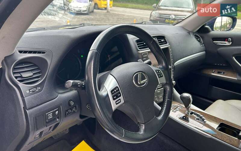 Кабриолет Lexus IS 2011 в Черновцах