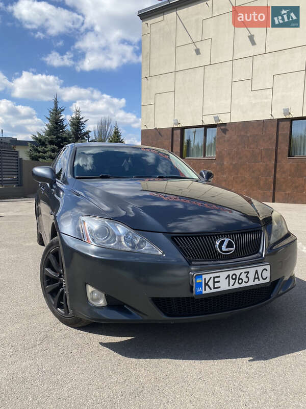 Седан Lexus IS 2005 в 