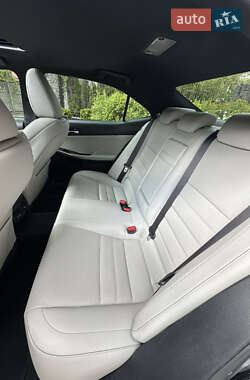 Седан Lexus IS 2013 в 