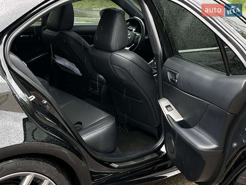 Седан Lexus IS 2014 в Киеве