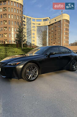 Седан Lexus IS 2021 в 