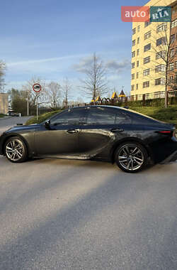 Седан Lexus IS 2021 в 